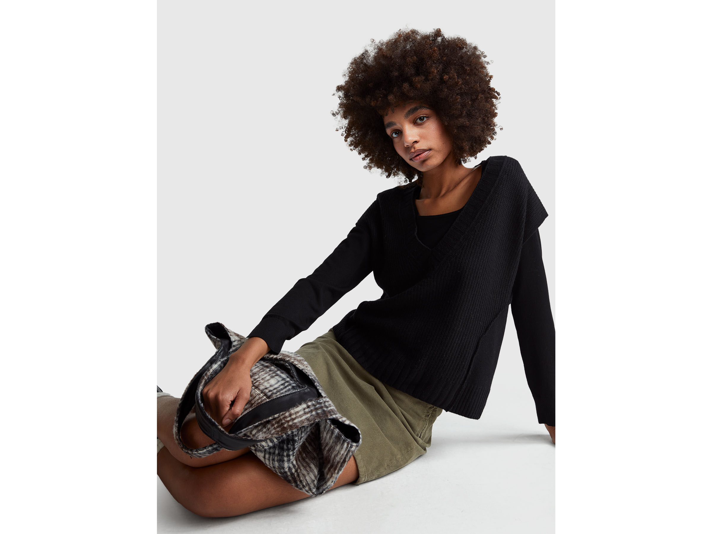 S/L V NECK SWEATER Mujer image number 3